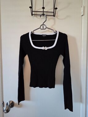 Timing Black Long-Sleeve Ribbed Square-Neck Top with White Trim